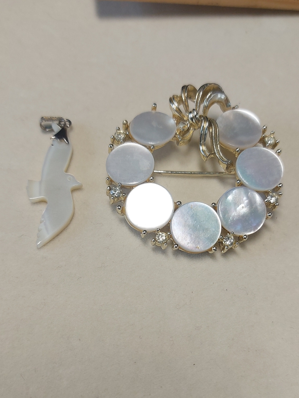 Signed Lisner 1960s Mother of Pearl Wreath Brooch & Bonus Bird Pendant Set